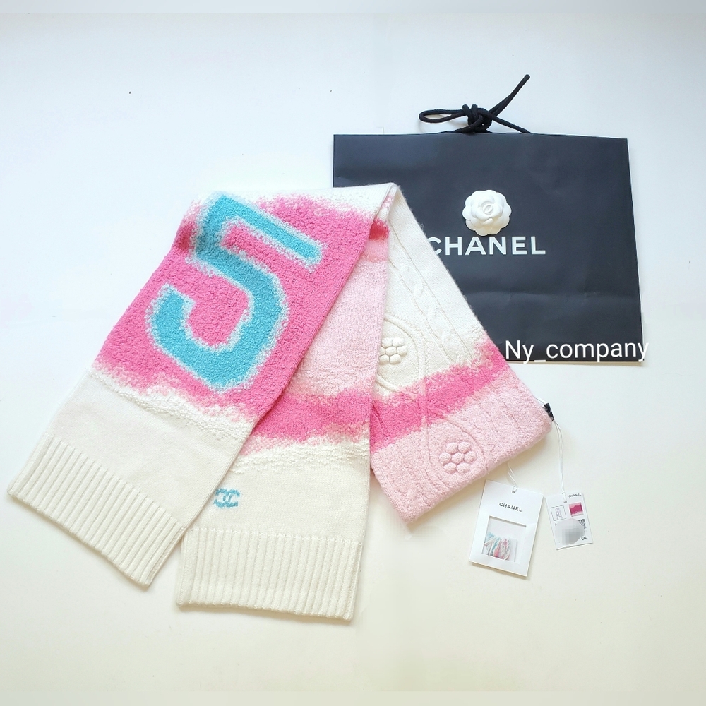 (SALE)Chanel CoCo Neige Collection Limited Edition Muffler